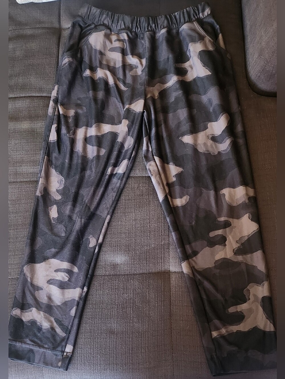 Scorpio Sol Black & Gray Camo Track Pants. Size Medium!